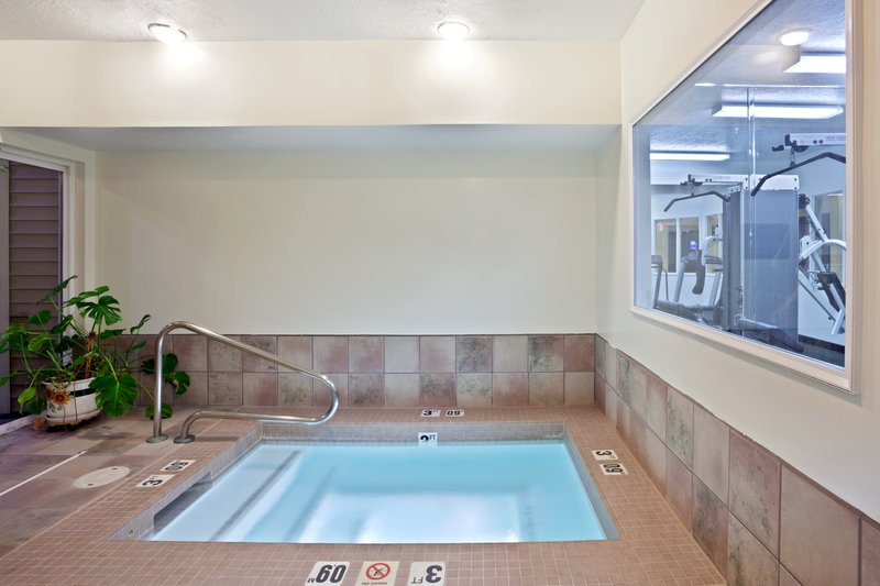 Holiday Inn Express & Suites PORTLAND AIRPORT - Portland, OR