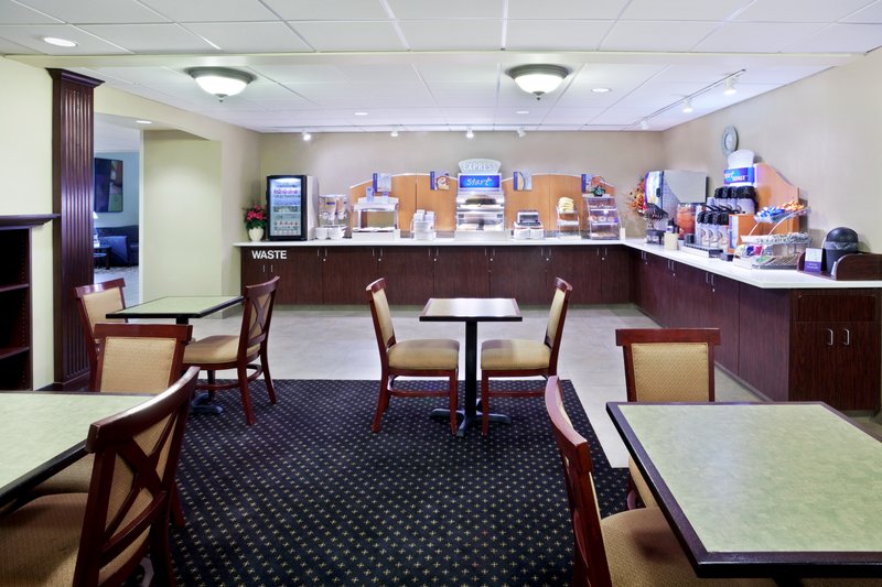Holiday Inn Express & Suites PORTLAND AIRPORT - Portland, OR