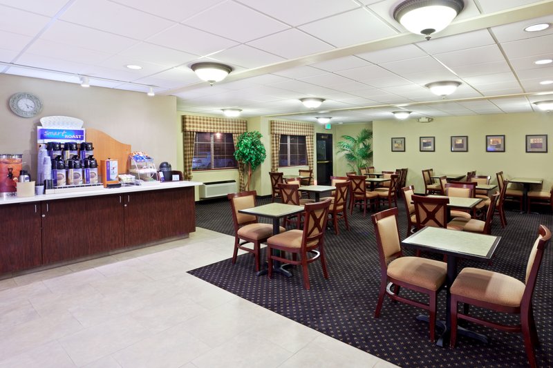 Holiday Inn Express & Suites PORTLAND AIRPORT - Portland, OR