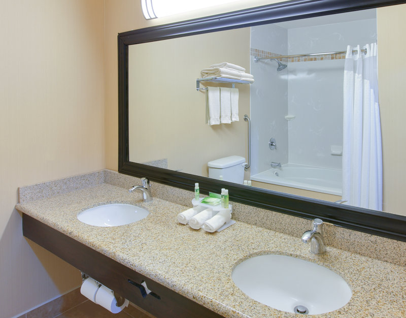 Holiday Inn Express Oakdale - Oakdale, CA