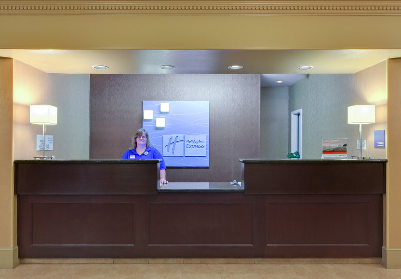 Holiday Inn Express Oakdale - Oakdale, CA