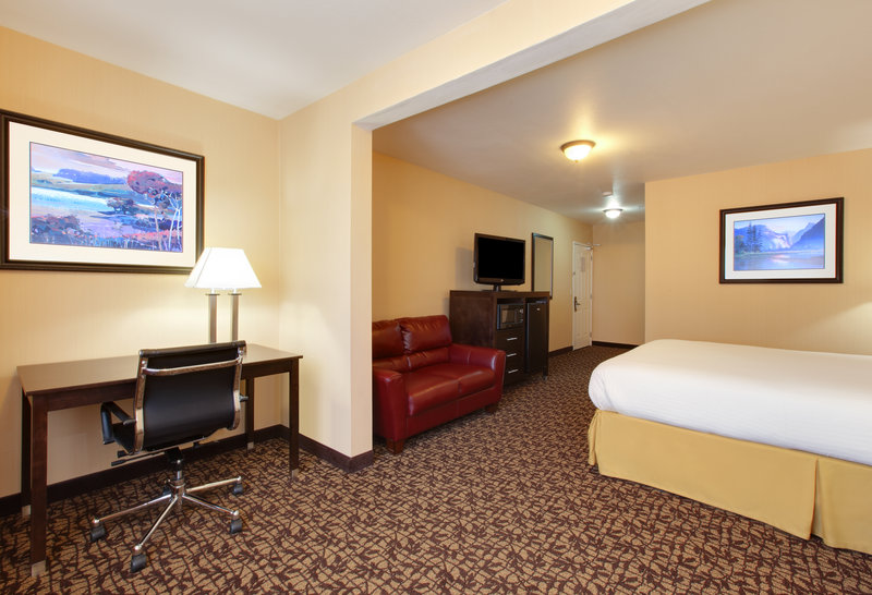 Holiday Inn Express Oakdale - Oakdale, CA