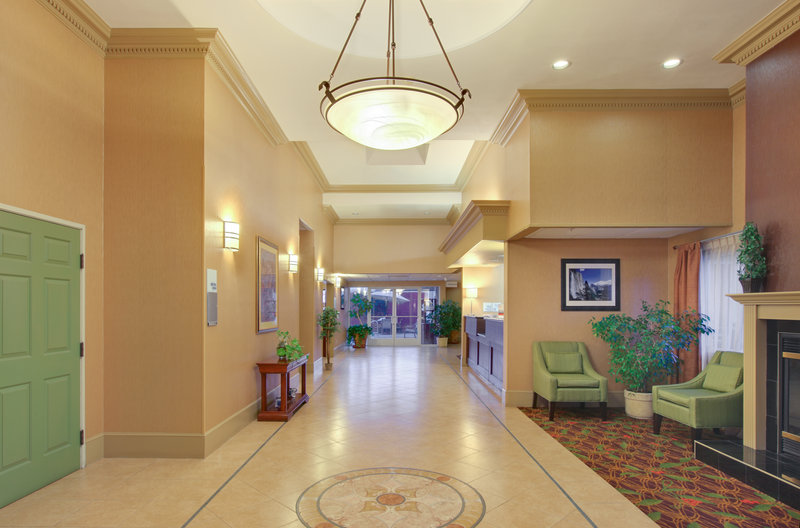 Holiday Inn Express Oakdale - Oakdale, CA