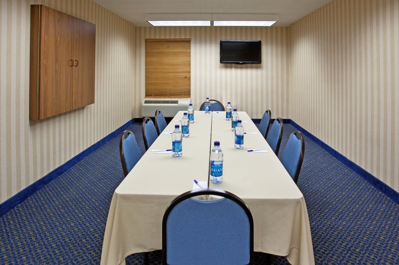 Holiday Inn Express PITTSBURGH-CRANBERRY - Slippery Rock, PA