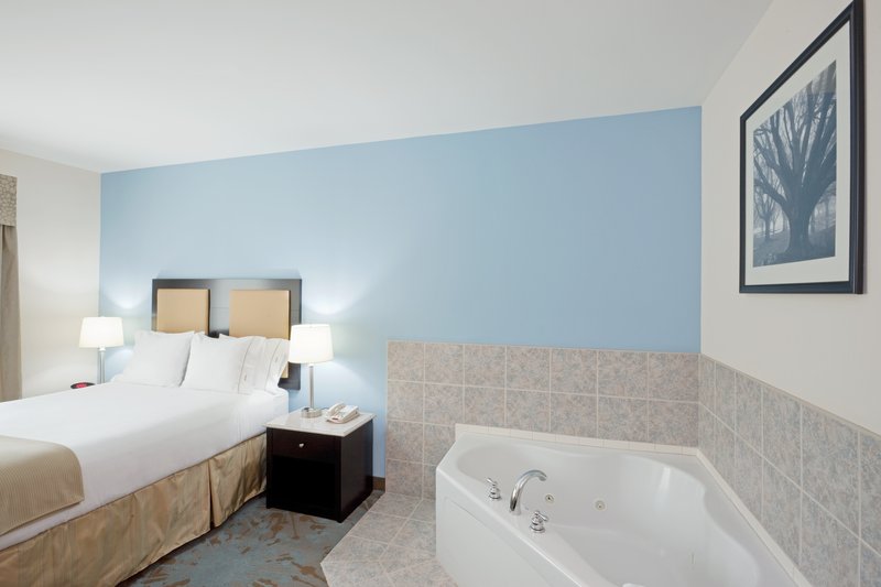Holiday Inn Express PLAINVILLE - FOXBORO AREA - Quincy, MA
