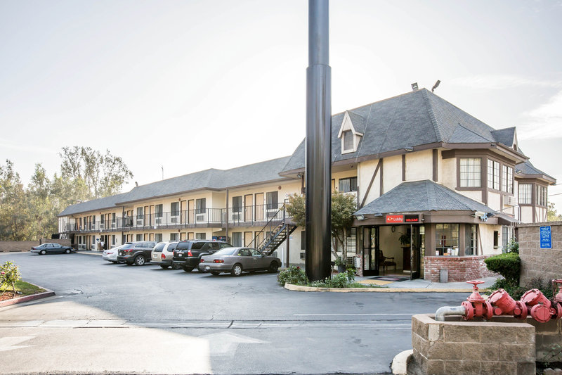 Econo Lodge - Fresno, CA