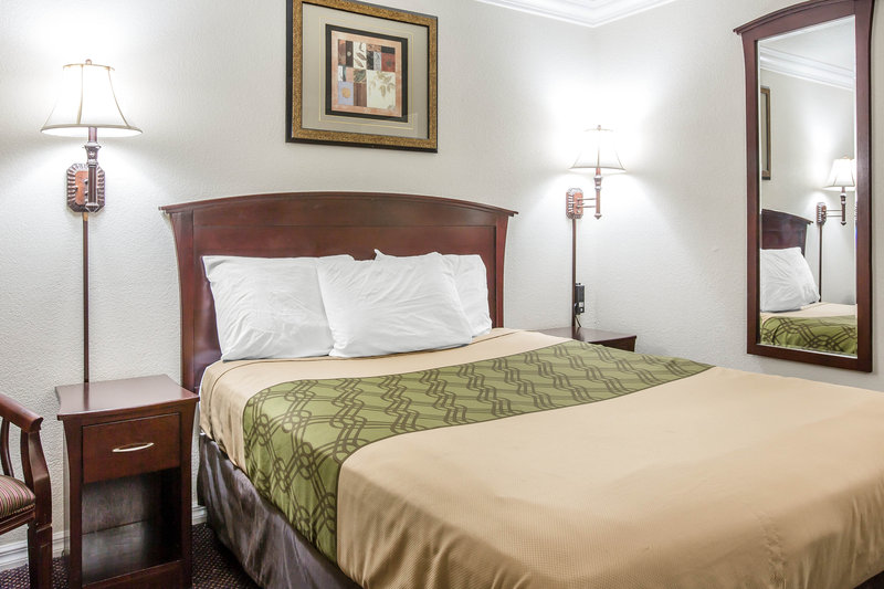 Econo Lodge - Fresno, CA