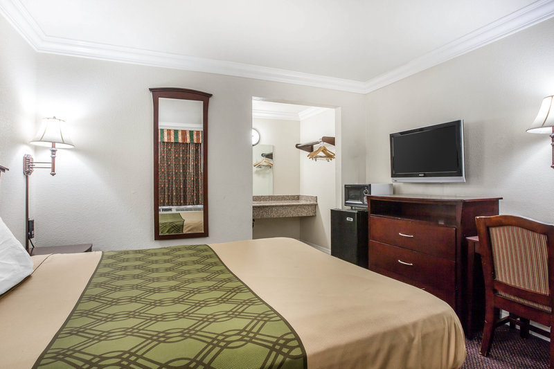 Econo Lodge - Fresno, CA
