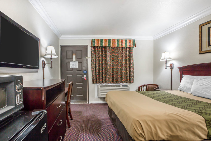 Econo Lodge - Fresno, CA
