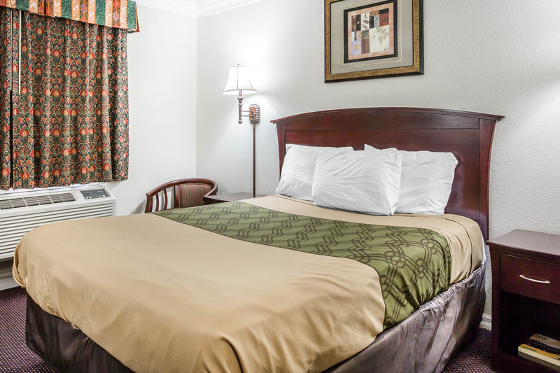 Econo Lodge - Fresno, CA