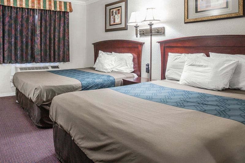 Econo Lodge - Fresno, CA