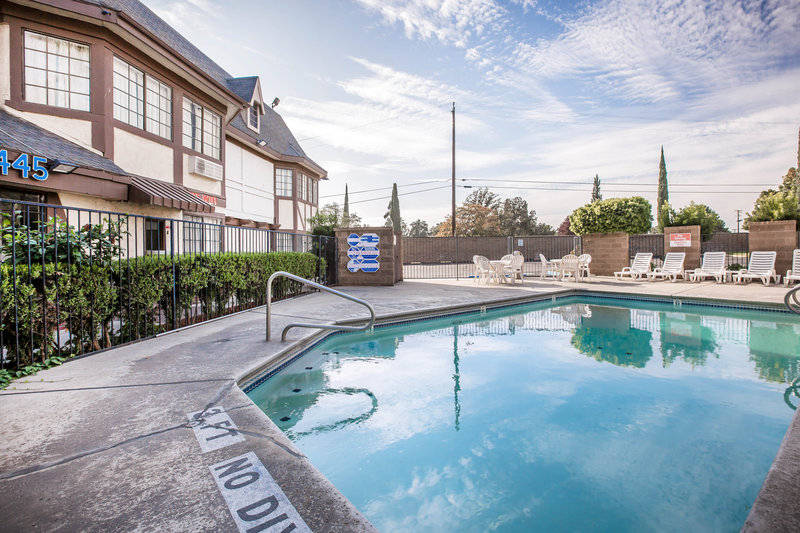 Econo Lodge - Fresno, CA