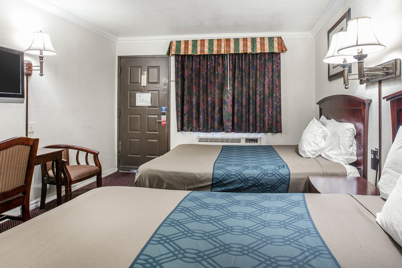 Econo Lodge - Fresno, CA