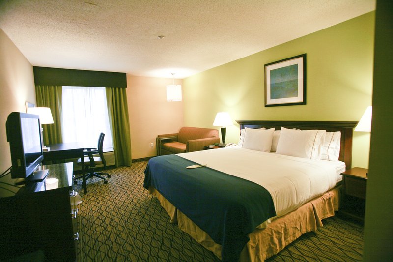 Holiday Inn Express & Suites ROSEVILLE - Harper Woods, MI