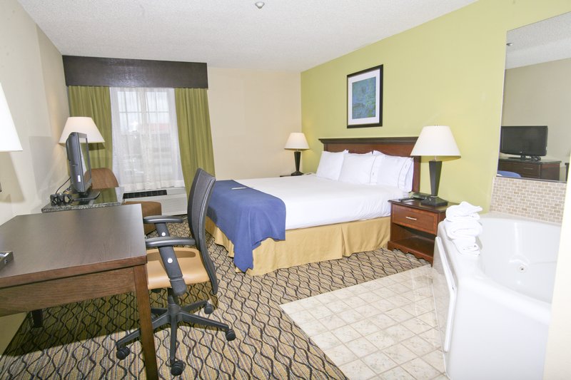 Holiday Inn Express & Suites ROSEVILLE - Harper Woods, MI