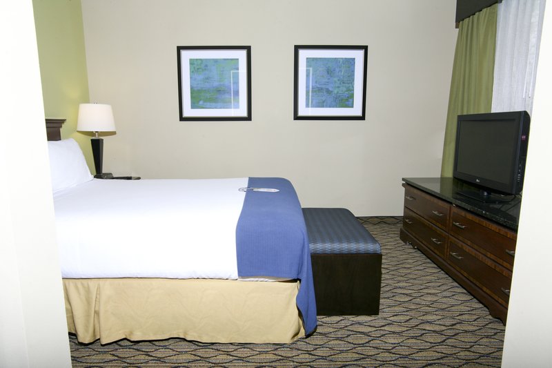 Holiday Inn Express & Suites ROSEVILLE - Harper Woods, MI