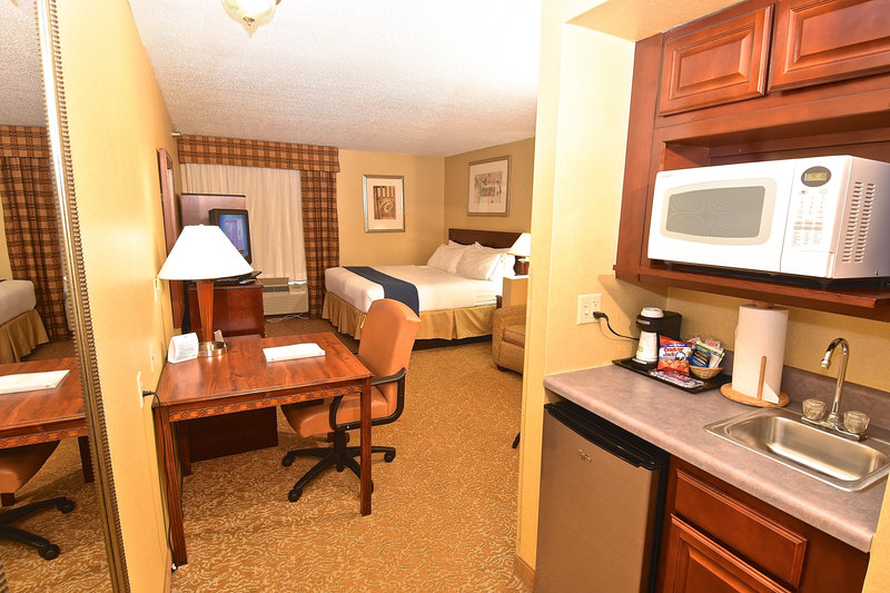 Holiday Inn Express Hotel & Suites Fenton - Fenton, MO