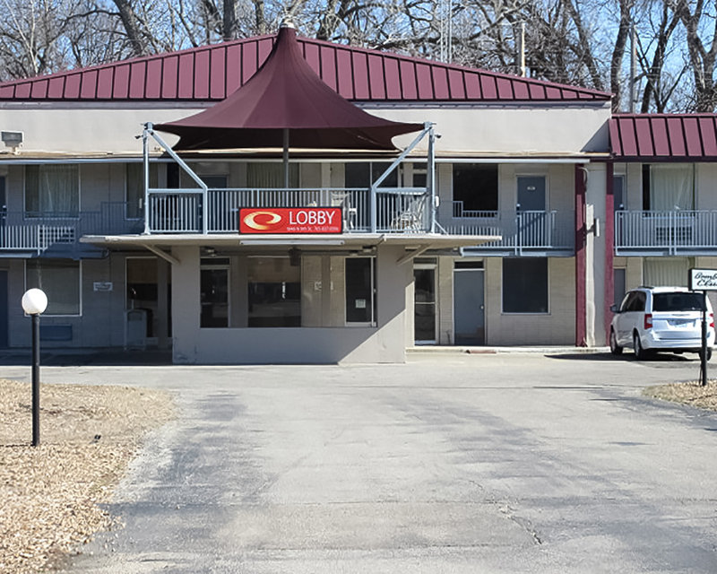 Econo Lodge Inn & Suites - Salina, KS