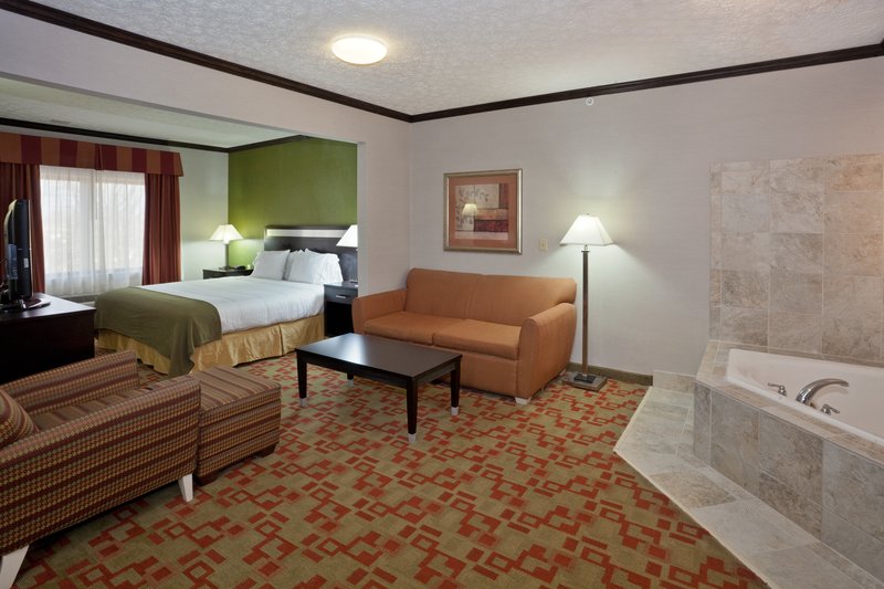 Holiday Inn Express CLEVELAND AIRPORT - BROOK PARK - Brook Park, OH