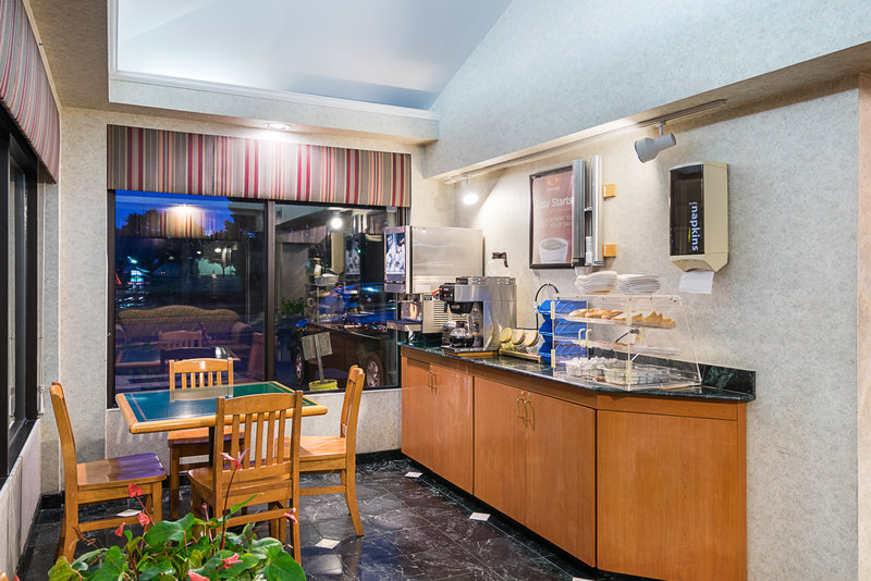 Econo Lodge - New Castle, DE