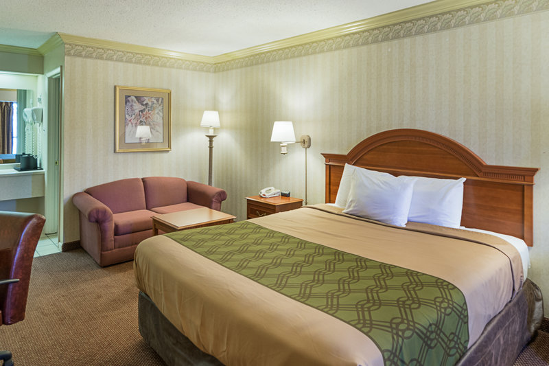 Econo Lodge - New Castle, DE