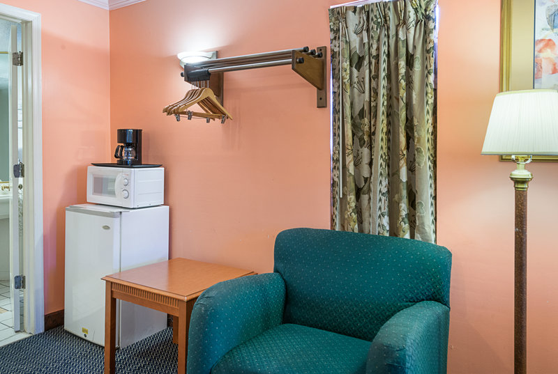 Econo Lodge - New Castle, DE