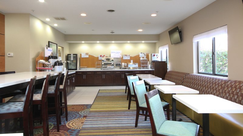 Holiday Inn Express Marshall - Burlington, MI