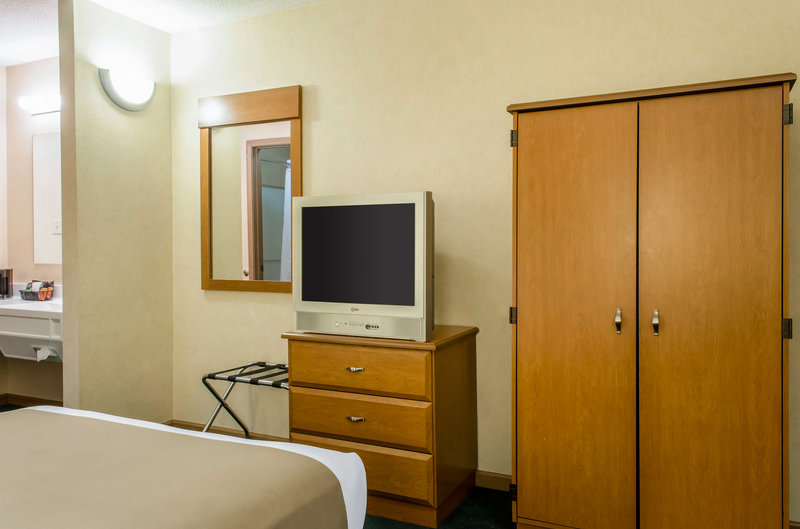 Econo Lodge - Bloomsburg, PA