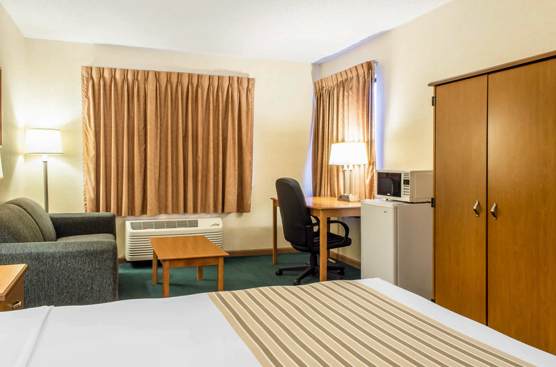 Econo Lodge - Bloomsburg, PA