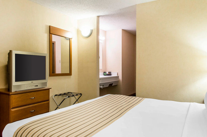 Econo Lodge - Bloomsburg, PA