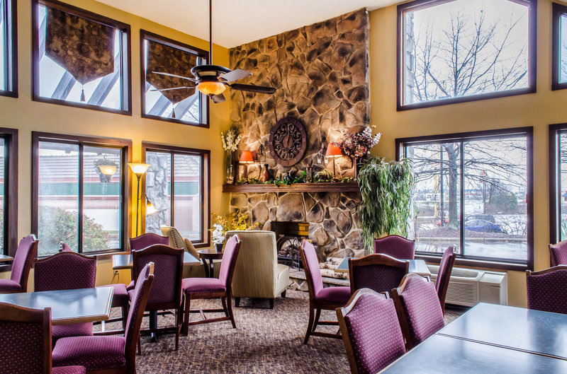 Econo Lodge - Bloomsburg, PA