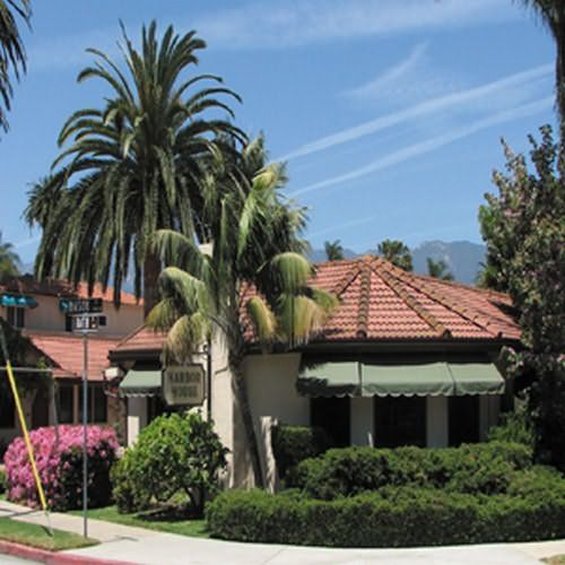 Harbor House Inn