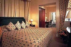 13 Half Moon Street Apartment Hotel - Room