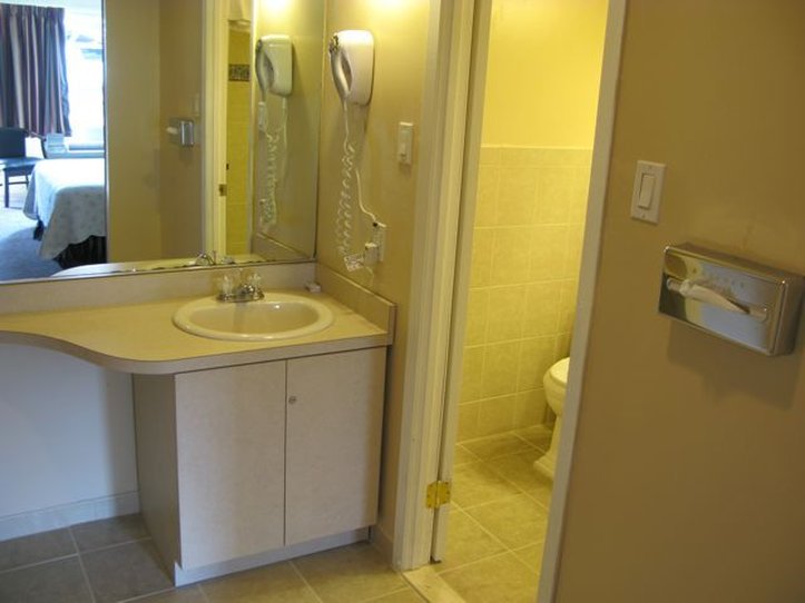 Freeport Motor Inn & Boatel - Freeport, NY