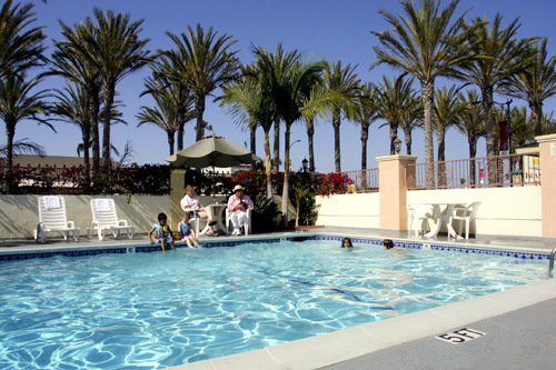 Islander Inn and Suites