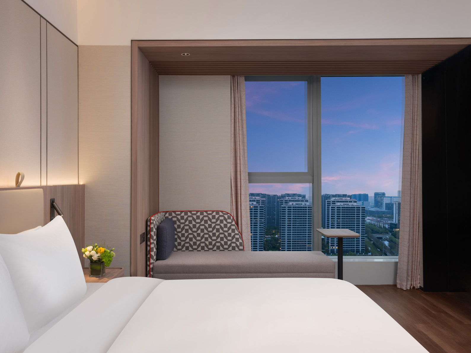 Holiday Inn Express NANJING JIANGBEI WONHALL MALL - Tap to explore photos
