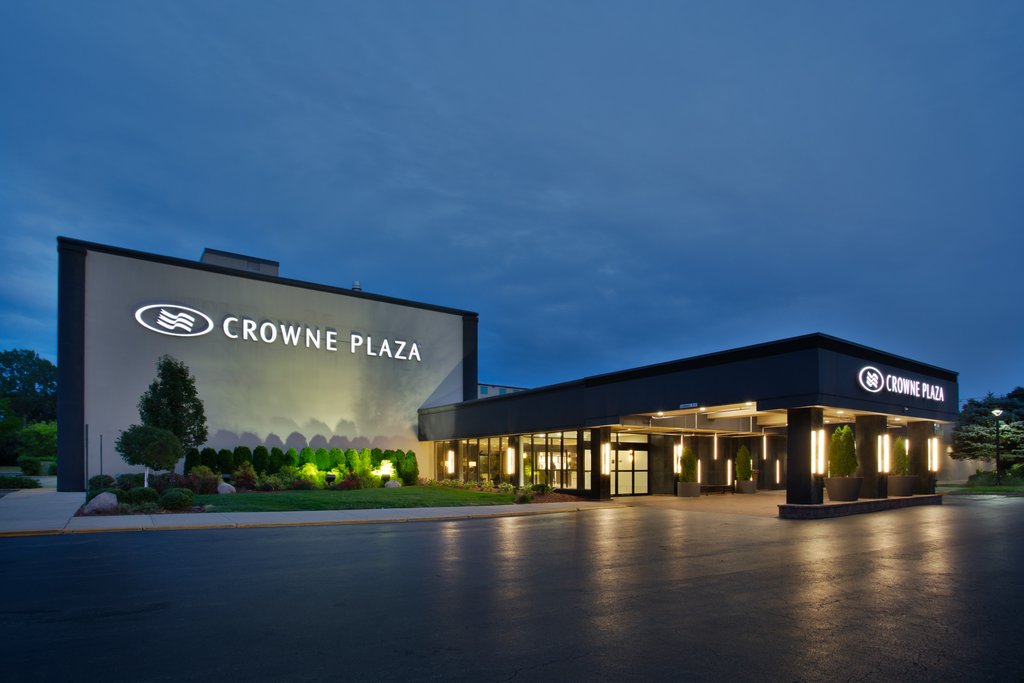 Crowne Plaza CHICAGO-NORTHBROOK - Tap to explore photos