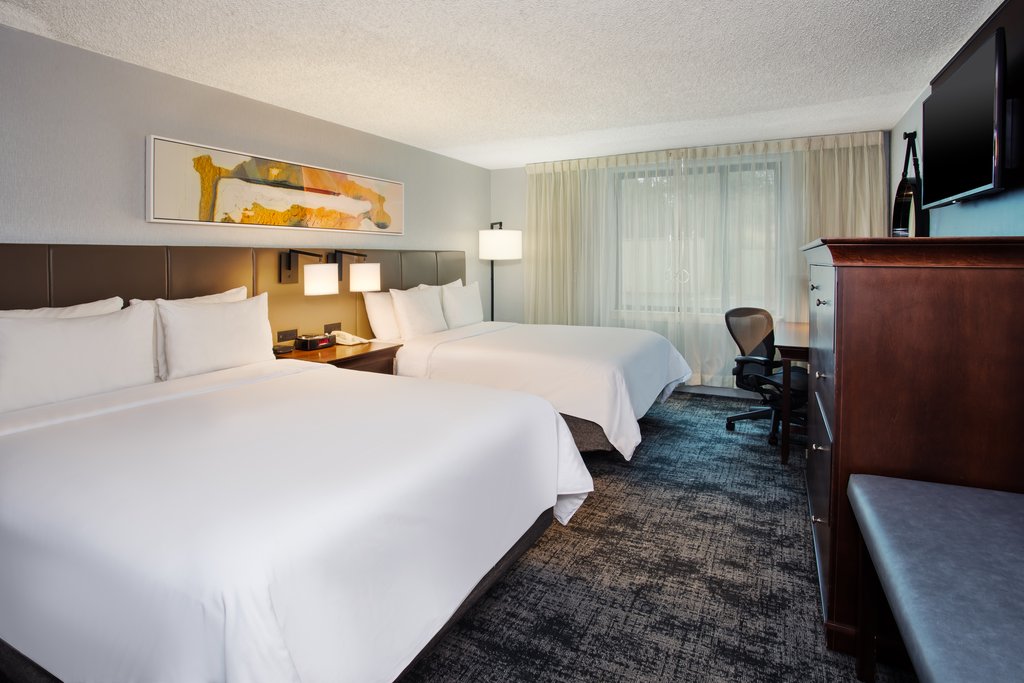 Crowne Plaza CHICAGO-NORTHBROOK - Tap to explore photos