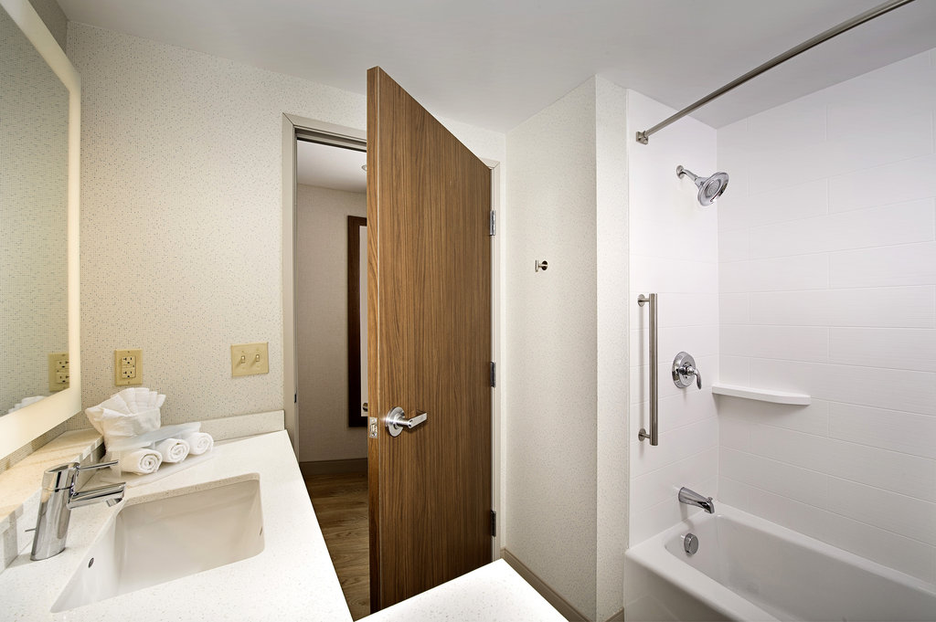 Holiday Inn Express & Suites Altoona, an IHG Hotel - Tap to explore photos