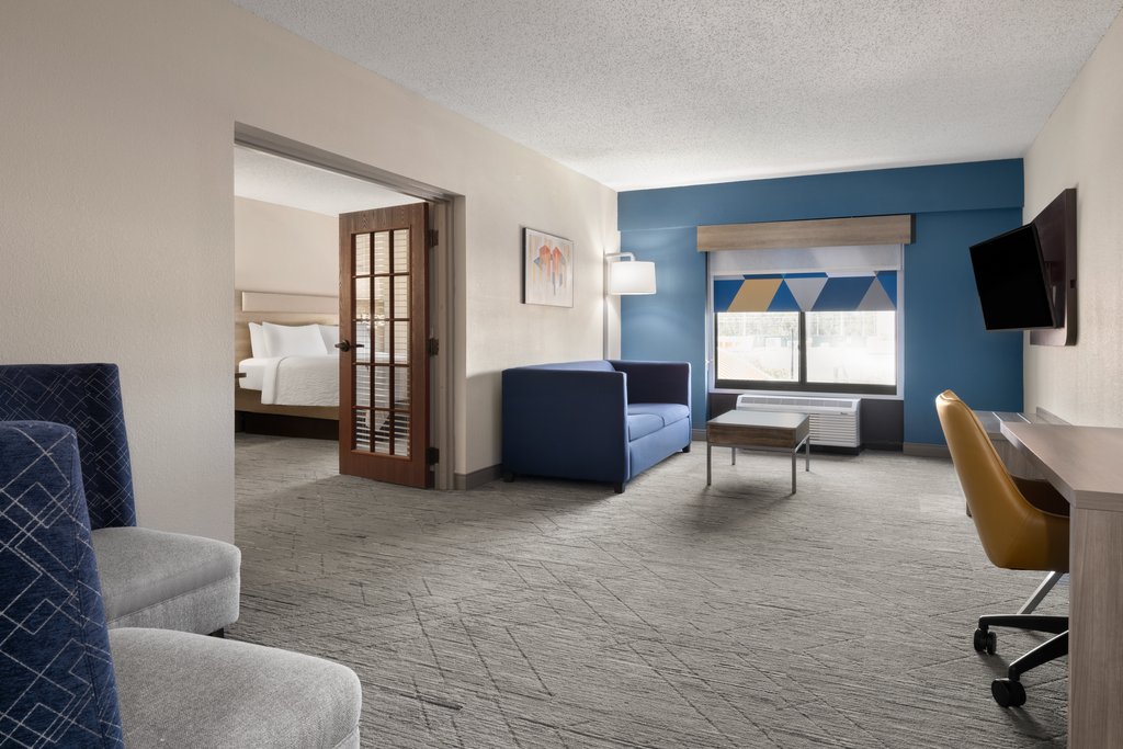 Holiday Inn Express Sebring - Tap to explore photos