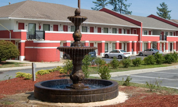 Country Hearth Inn - Aberdeen, NC