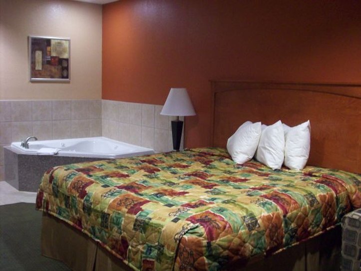 Budgetel Inn & Suites - Hearne, TX