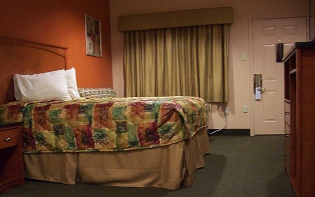 Budgetel Inn & Suites - Hearne, TX