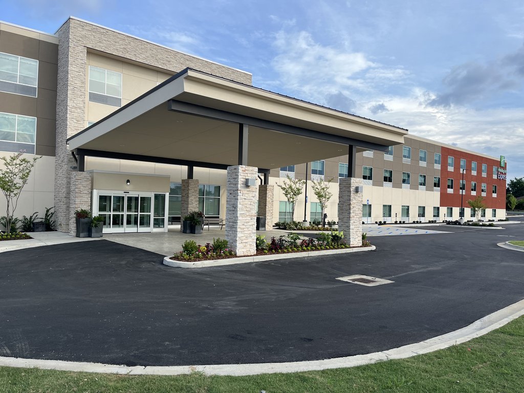 Holiday Inn Express COLUMBUS NORTHEAST - Tap to explore photos