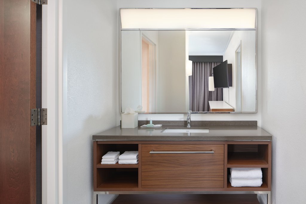 Courtyard by Marriott Saratoga Springs - Tap to explore photos