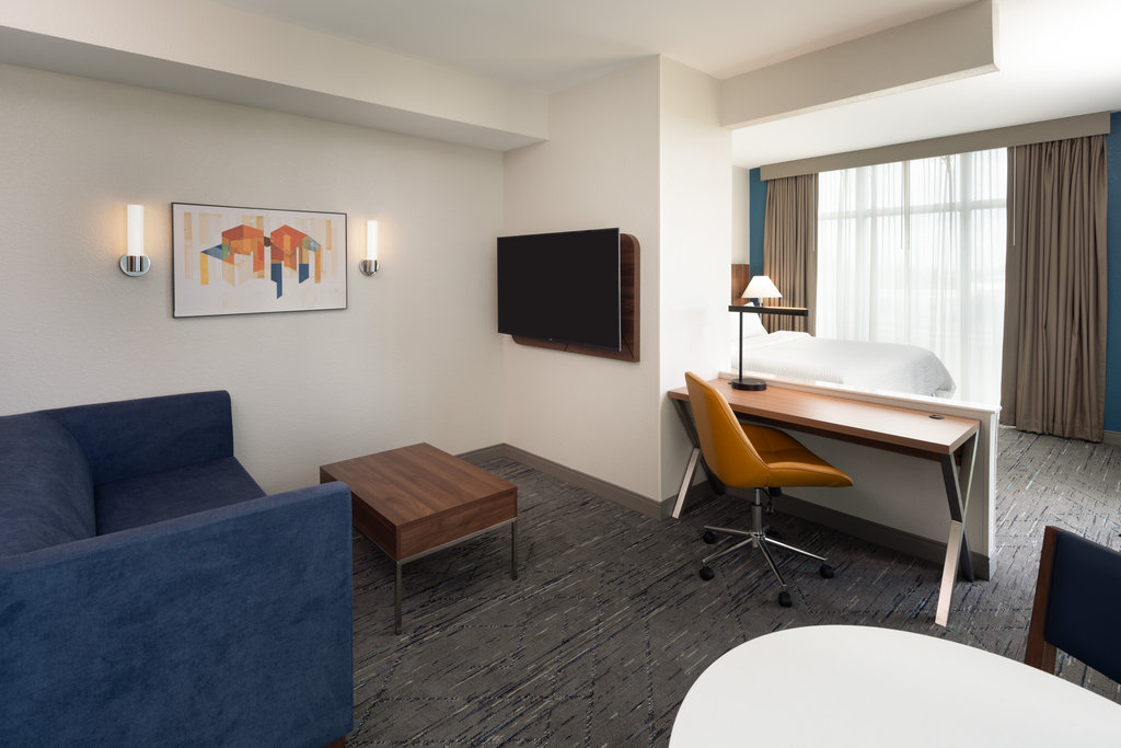 Holiday Inn Express MIAMI AIRPORT-BLUE LAGOON AREA - Tap to explore photos