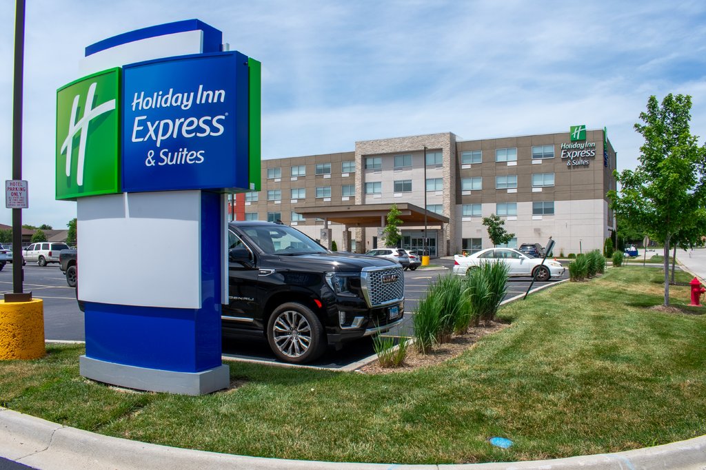 Holiday Inn Express & Suites YORKVILLE - Tap to explore photos