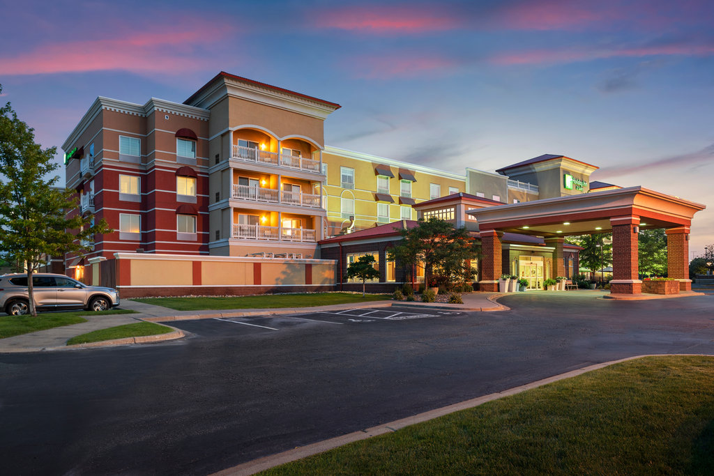 Holiday Inn & Suites MAPLE GROVE NW MPLS-ARBOR LKS - Tap to explore photos