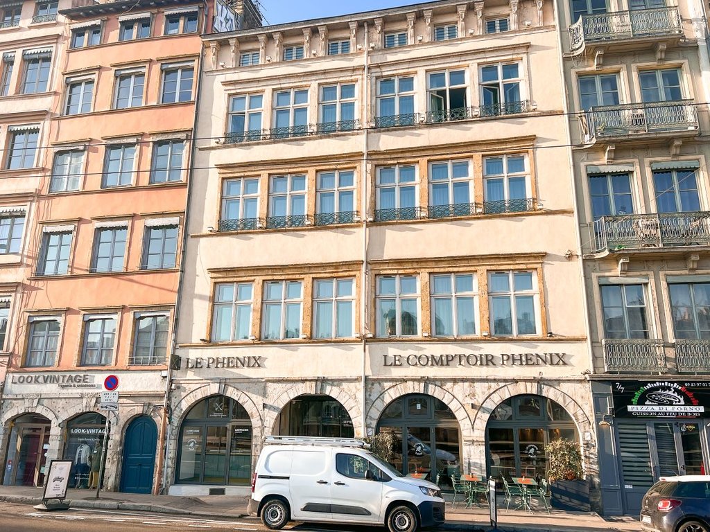 Le Phenix Hotel