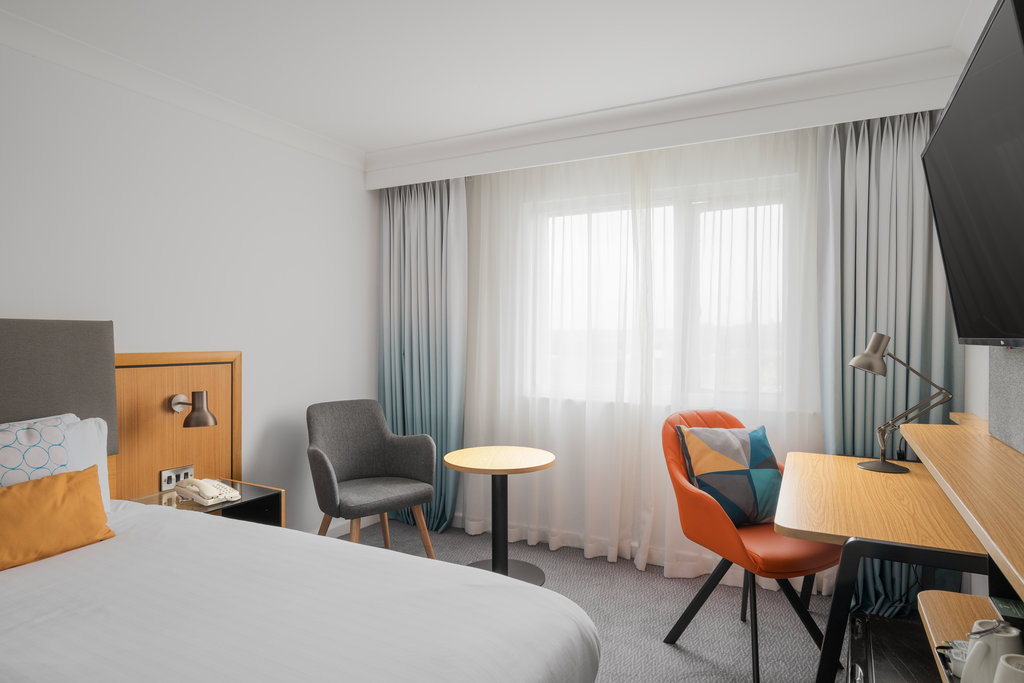 Holiday Inn BIRMINGHAM - BROMSGROVE - Tap to explore photos
